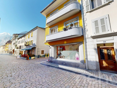 Immeuble mixte 2 Commerces + 3.5 + 8.5 en duplex image 3