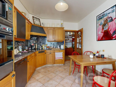 Immeuble mixte 2 Commerces + 3.5 + 8.5 en duplex image 12