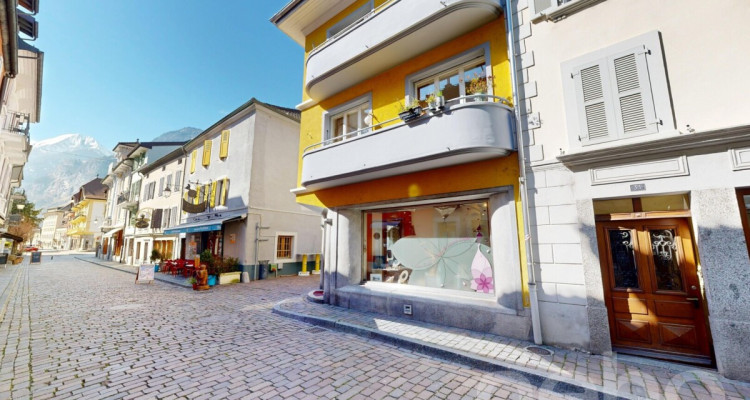 Immeuble mixte 2 Commerces + 3.5 + 8.5 en duplex image 3