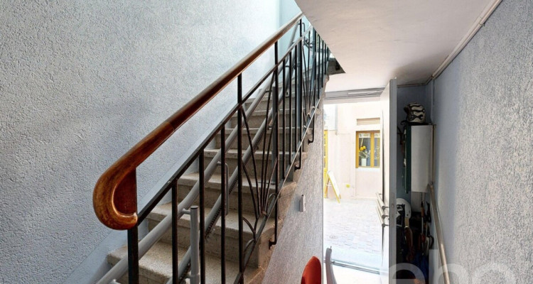 Immeuble mixte 2 Commerces + 3.5 + 8.5 en duplex image 4