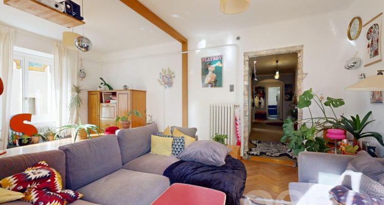 Immeuble mixte 2 Commerces + 3.5 + 8.5 en duplex image 9