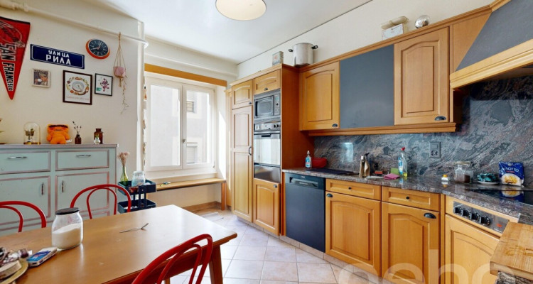 Immeuble mixte 2 Commerces + 3.5 + 8.5 en duplex image 11