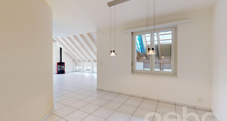 Stilvolle 4.5-Zimmer-Attika-Maisonette mit Charme und Komfort image 4