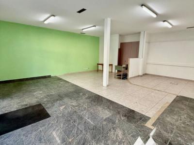 Surface commerciale idéalement située au centre de Riddes image 1