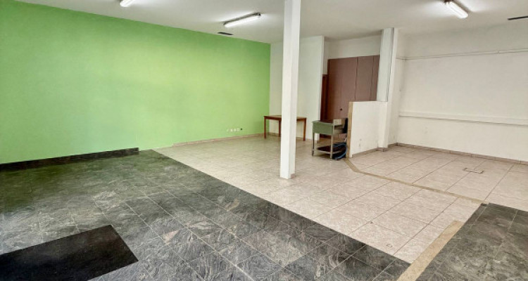 Surface commerciale idéalement située au centre de Riddes image 1