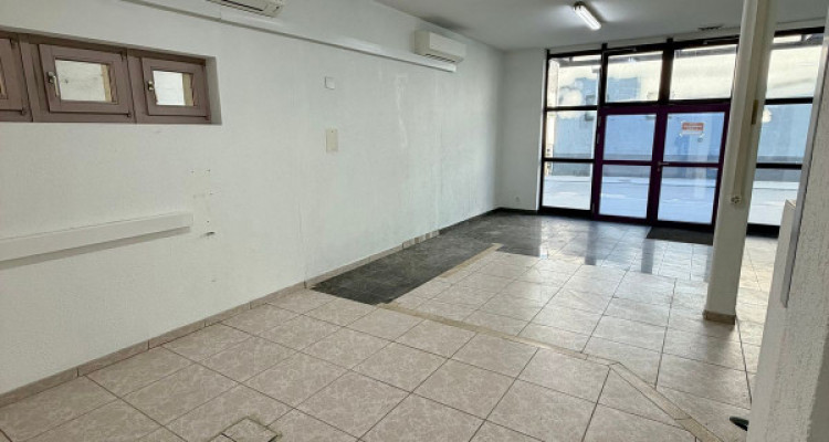 Surface commerciale idéalement située au centre de Riddes image 4