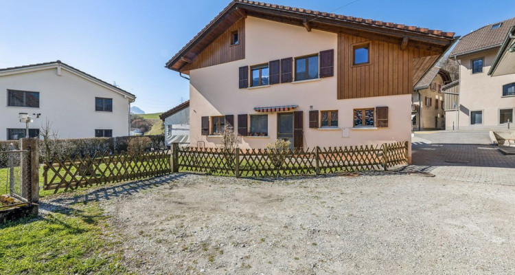 Vivez le confort dune maison performante dans un cadre privilégié à Enney image 1