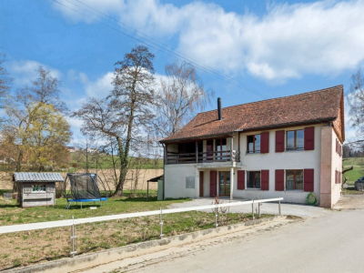Maison rénovée de 5 pièces avec grand jardin à Villarzel image 1