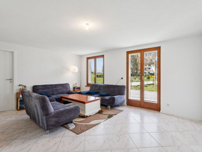 Maison rénovée de 5 pièces avec grand jardin à Villarzel image 3