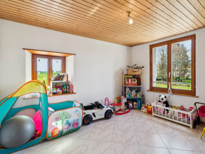 Maison rénovée de 5 pièces avec grand jardin à Villarzel image 5