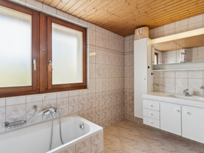 Maison rénovée de 5 pièces avec grand jardin à Villarzel image 8