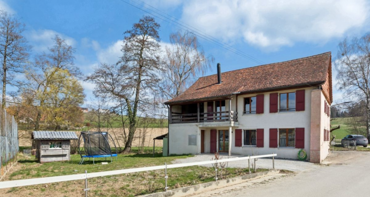 Maison rénovée de 5 pièces avec grand jardin à Villarzel image 1