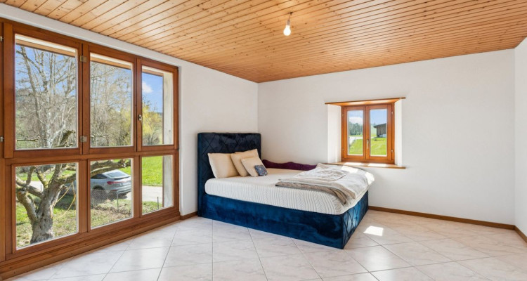 Maison rénovée de 5 pièces avec grand jardin à Villarzel image 4