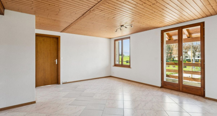 Maison rénovée de 5 pièces avec grand jardin à Villarzel image 6