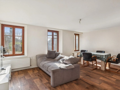 Maison avec trois appartements dans un cadre paisible à Marnand image 2