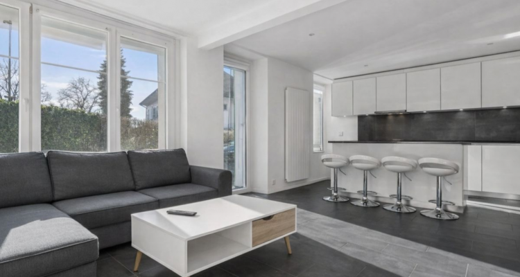 Maison avec trois appartements dans un cadre paisible à Marnand image 1