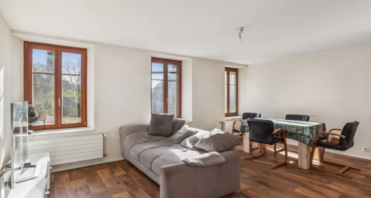 Maison avec trois appartements dans un cadre paisible à Marnand image 2