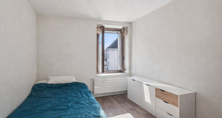 Maison avec trois appartements dans un cadre paisible à Marnand image 4