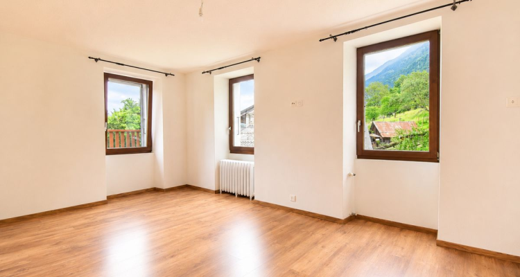 Charmant appartement de 4,5 pièces rénové au coeur du village image 1