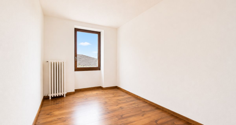 Charmant appartement de 4,5 pièces rénové au coeur du village image 2