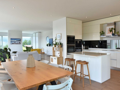 Villa contemporaine avec piscine et vue lac image 2