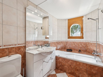 Grand appartement traversant de 5 pièces avec vue Alpes image 6