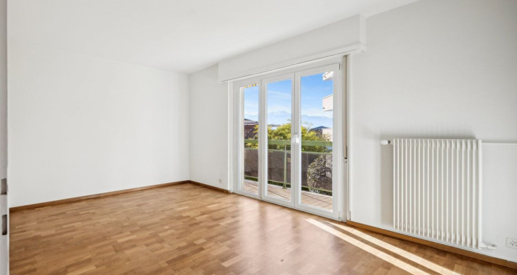 Appartement lumineux et calme : 2,5 pièces à Pully image 2