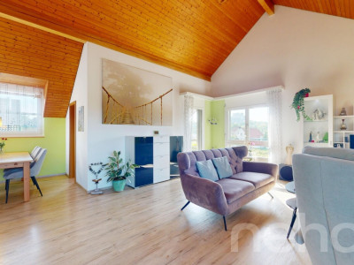 Lichtdurchflutete Dachwohnung mit Balkon und Weitblick image 2