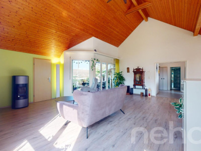 Lichtdurchflutete Dachwohnung mit Balkon und Weitblick image 3