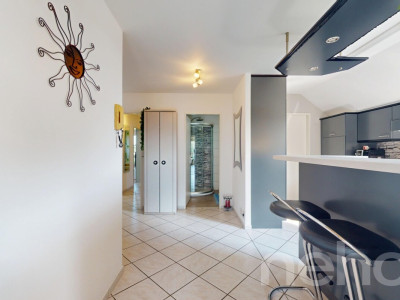 Lichtdurchflutete Dachwohnung mit Balkon und Weitblick image 8