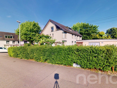 Lichtdurchflutete Dachwohnung mit Balkon und Weitblick image 12