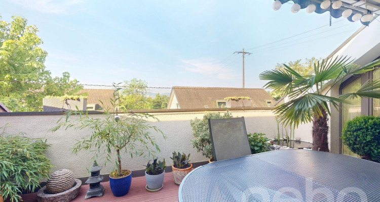 Lichtdurchflutete Dachwohnung mit Balkon und Weitblick image 5