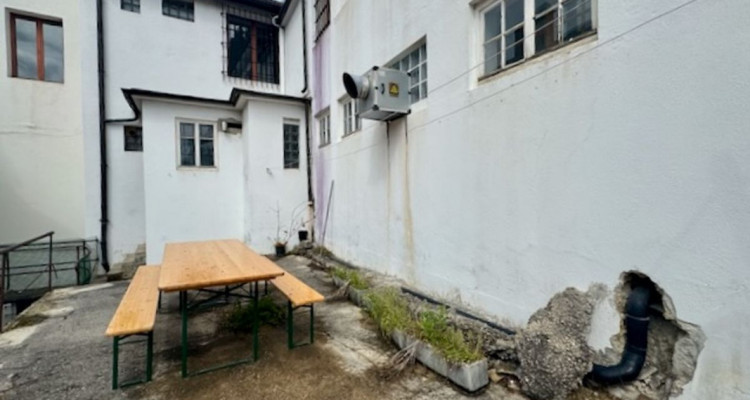 En exclusivité: Atelier et ou habitation!198 m² à rénover avec terrasse de 45 m²  image 3