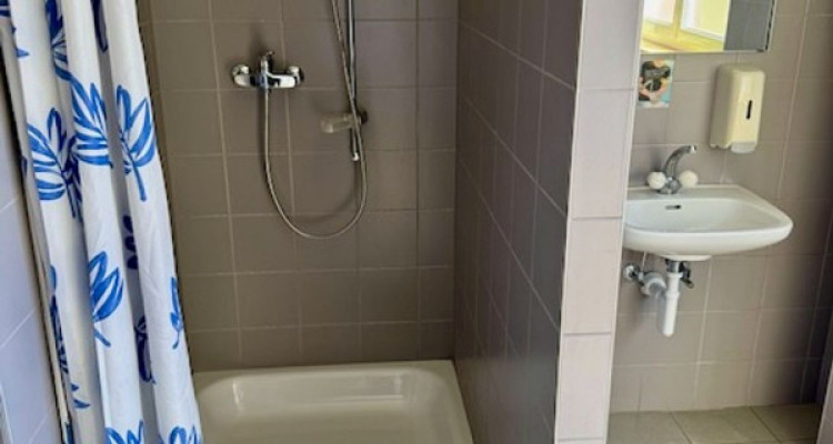 À louer - Local industriel 300 à 400 m² avec quais de chargement - Val-de-Travers image 3