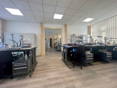   Faites une offre pour ce très bel Immeuble mixte, avec 14 garages et 18 places de parc image 4