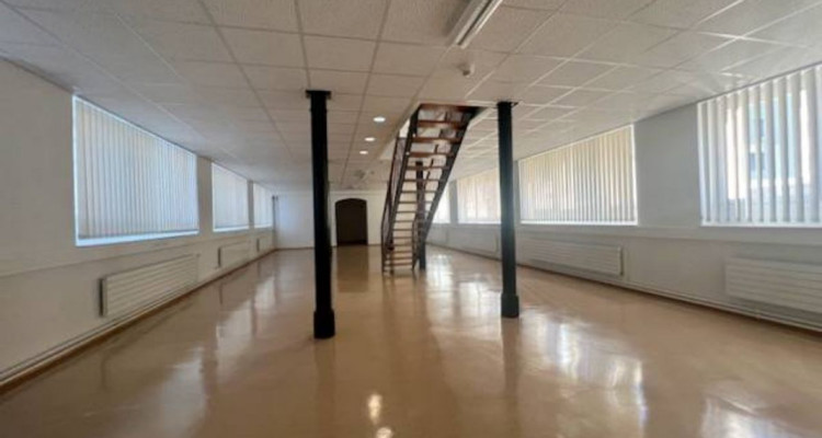   Faites une offre pour ce très bel Immeuble mixte, avec 14 garages et 18 places de parc image 2