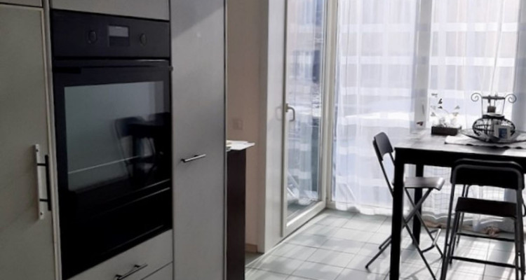 Maison mitoyenne avec deux logements, possibilités activité indépendante, location.. image 6