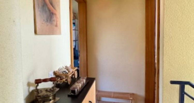 Maison mitoyenne avec deux logements, possibilités activité indépendante, location.. image 11