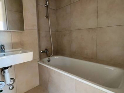 Immeuble rénové, 3 lots sur 5 loués, 4 appartements et un local commercial image 9