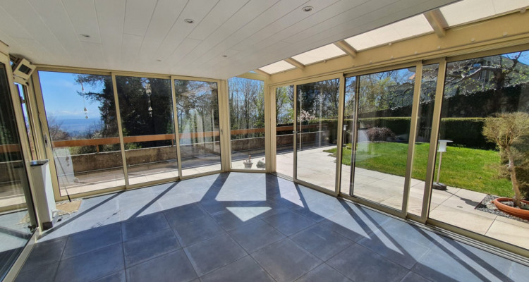 Havre de paix avec vue panoramique et jardin privé à Evilard image 3