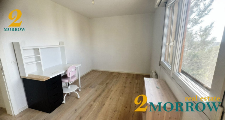 Attique lumineux 4.5 pièces avec vue au cœur de Rolle image 6