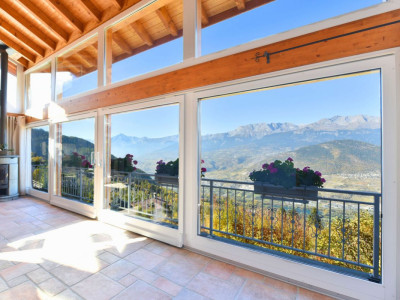 Villa avec piscine et vue imprenable sur les montagnes image 1