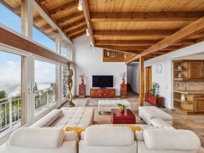 Villa avec piscine et vue imprenable sur les montagnes image 3