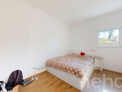 Élégant 2.5 pièces rénové avec belle hauteur sous plafond image 7