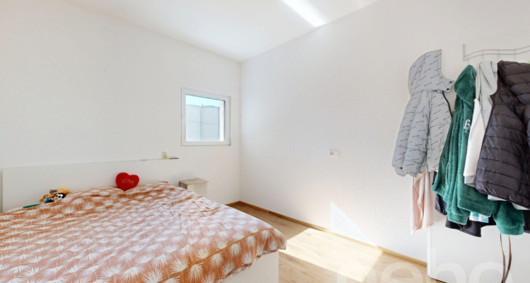 Élégant 2.5 pièces rénové avec belle hauteur sous plafond image 8