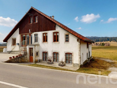 Maison individuelle denviron 380 m², grand terrain et vue montagnes image 2