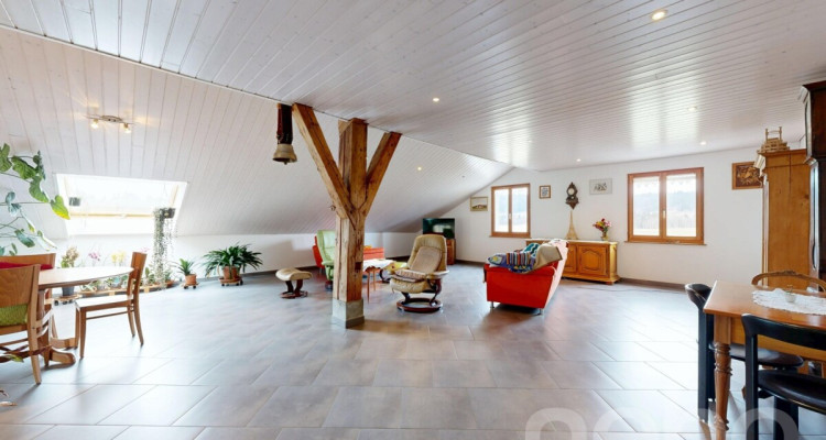 Maison individuelle denviron 380 m², grand terrain et vue montagnes image 3