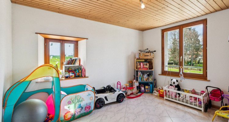 Duplex de 5.5 pièces rénové avec jardin en pleine nature image 9