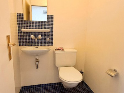 A louer: Bel attique de 2 chambres à coucher aux Eaux-Vives image 9