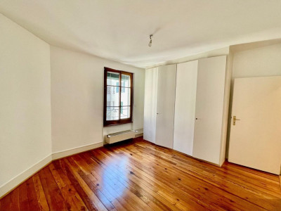 A louer: Bel attique de 2 chambres à coucher aux Eaux-Vives image 10